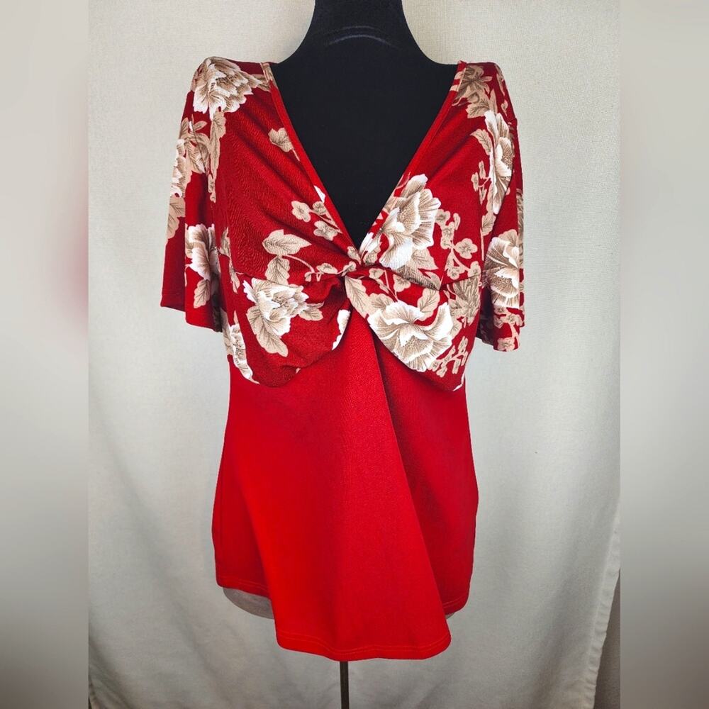 NWT Bloomchic Top Twisted Red Floral  Size 18-20 fairycore garden mature office